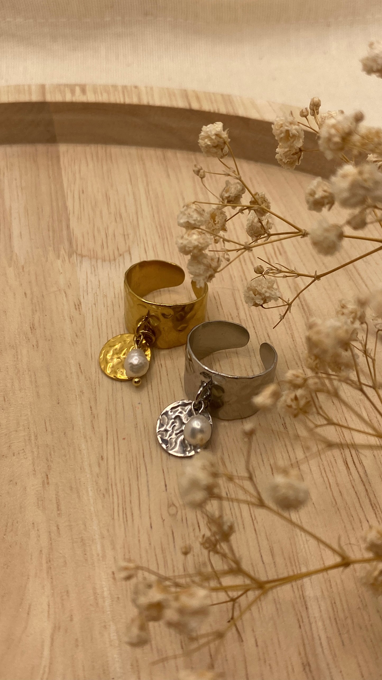 Bague breloque martelée dorée