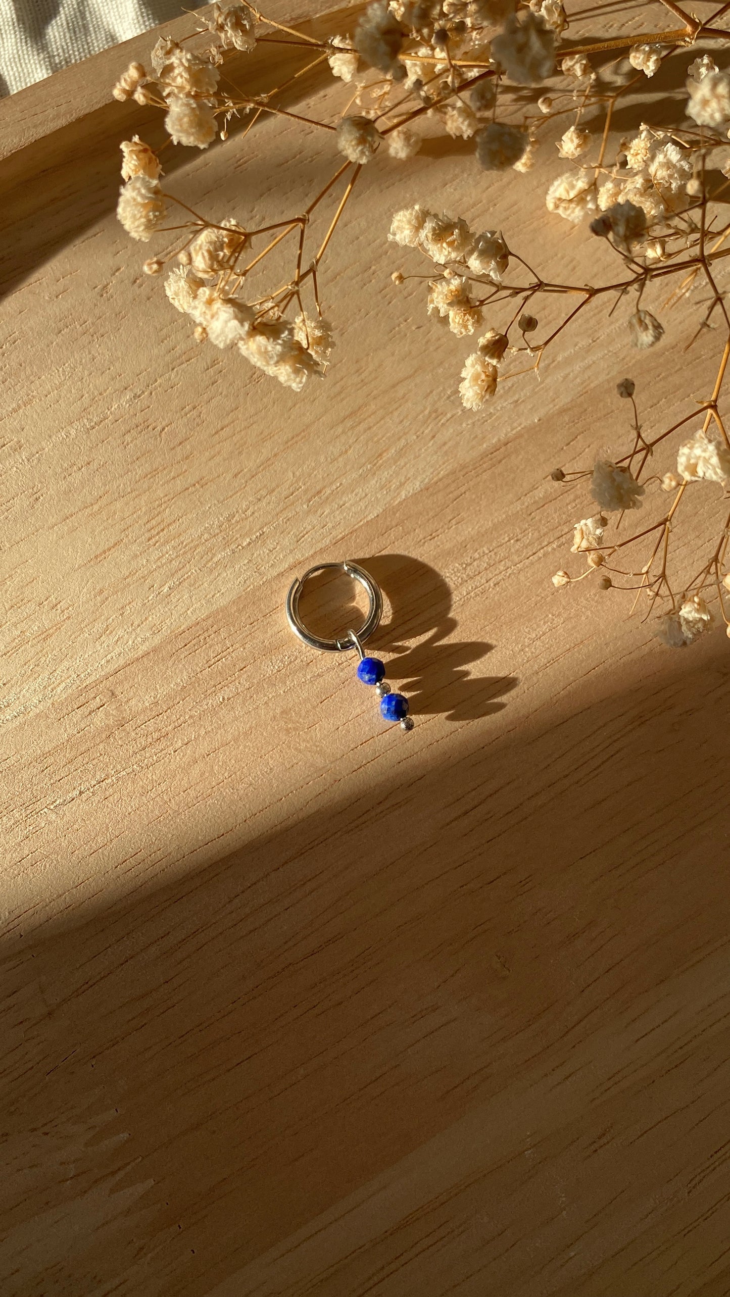 boucle argentée perles bleues