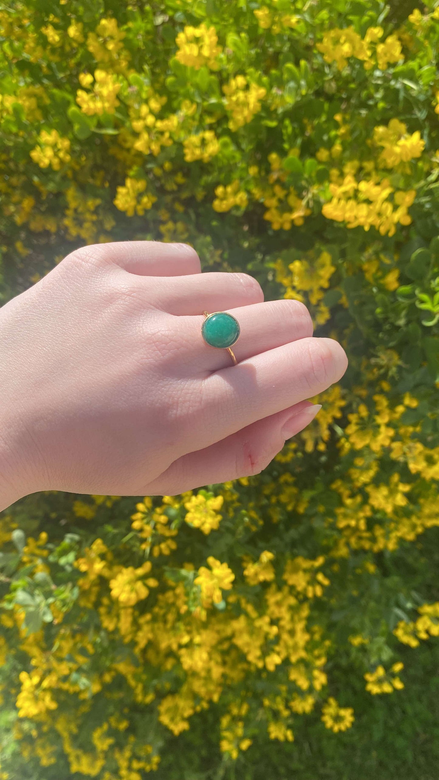 Bague ronde dorée agathe verte