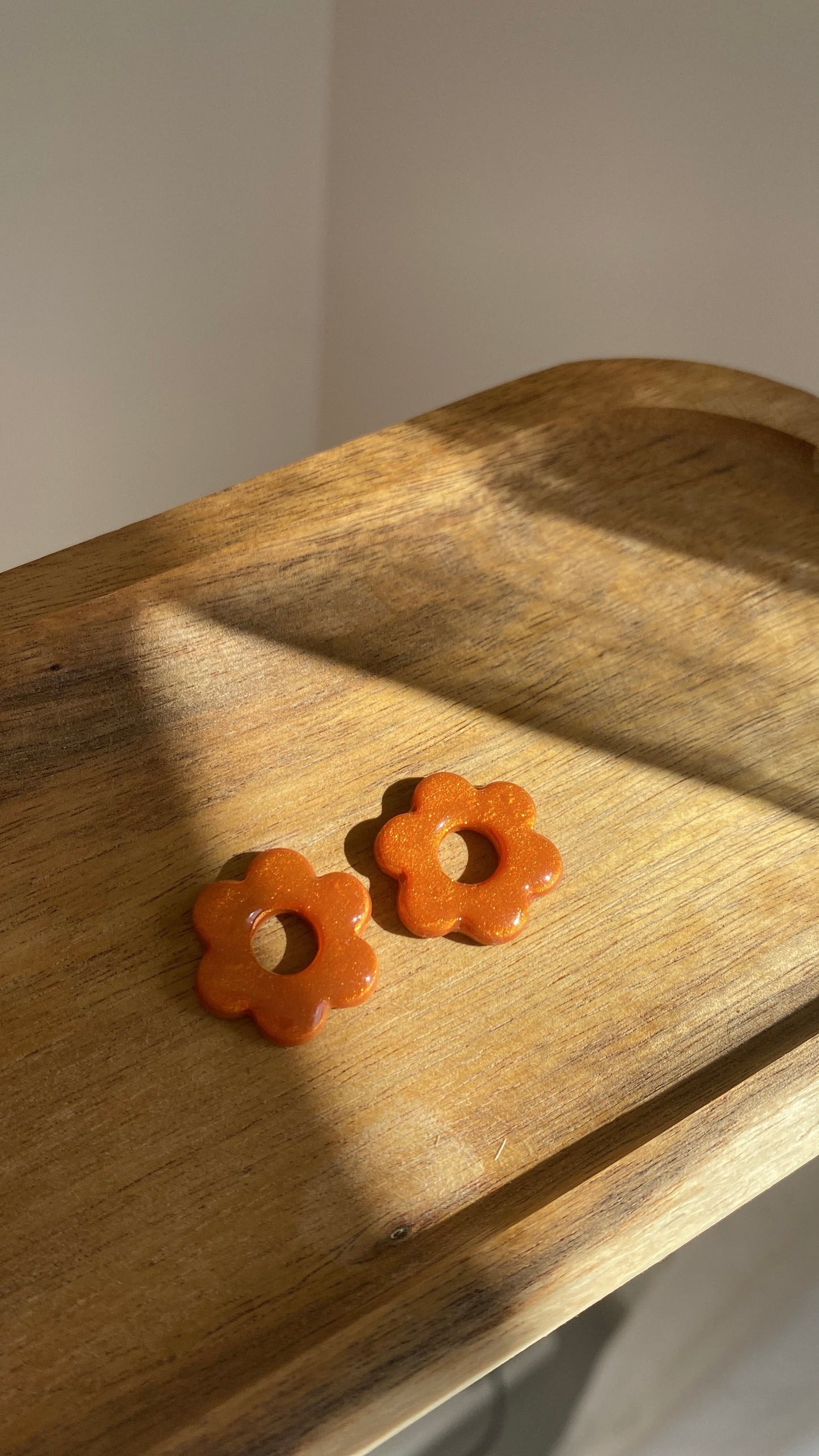 Fleurs oranges irisées