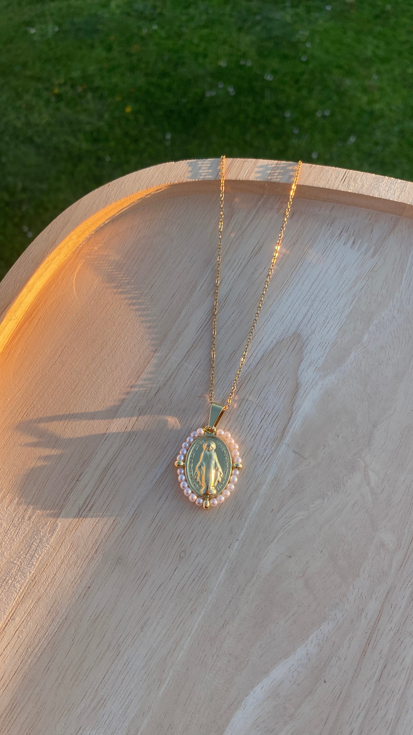 Sautoir perlé blanc nacré