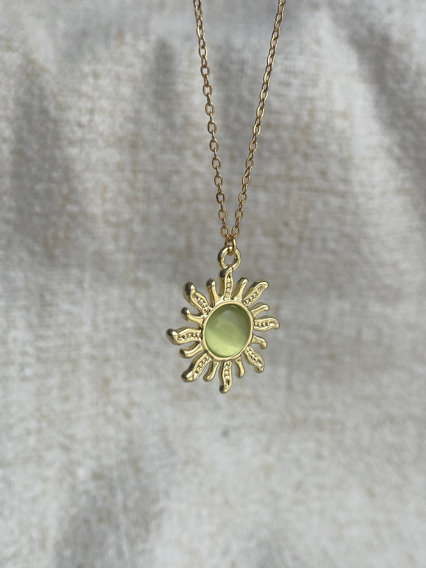 Collier soleil vert