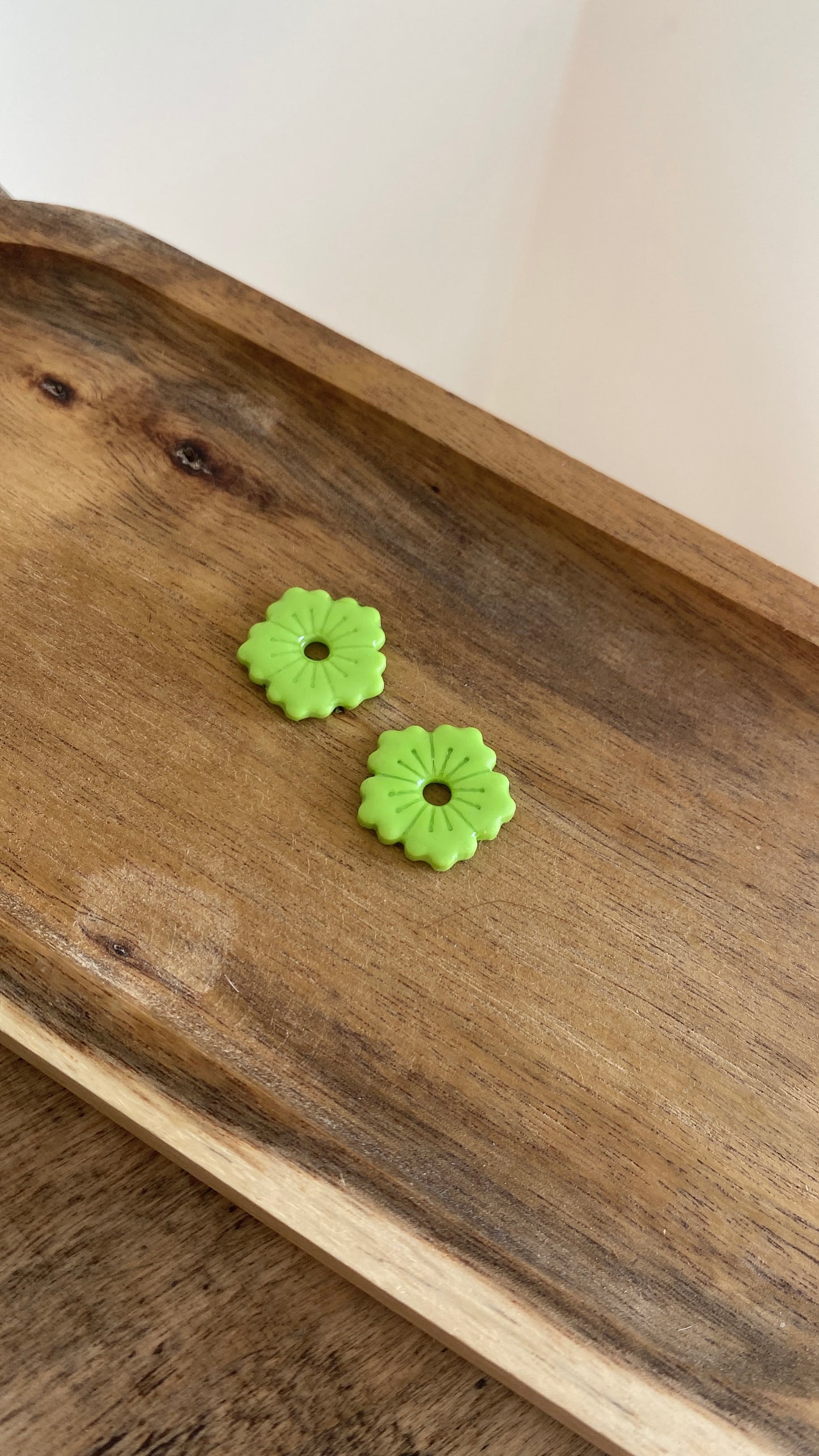 Petites fleurs vertes pommes