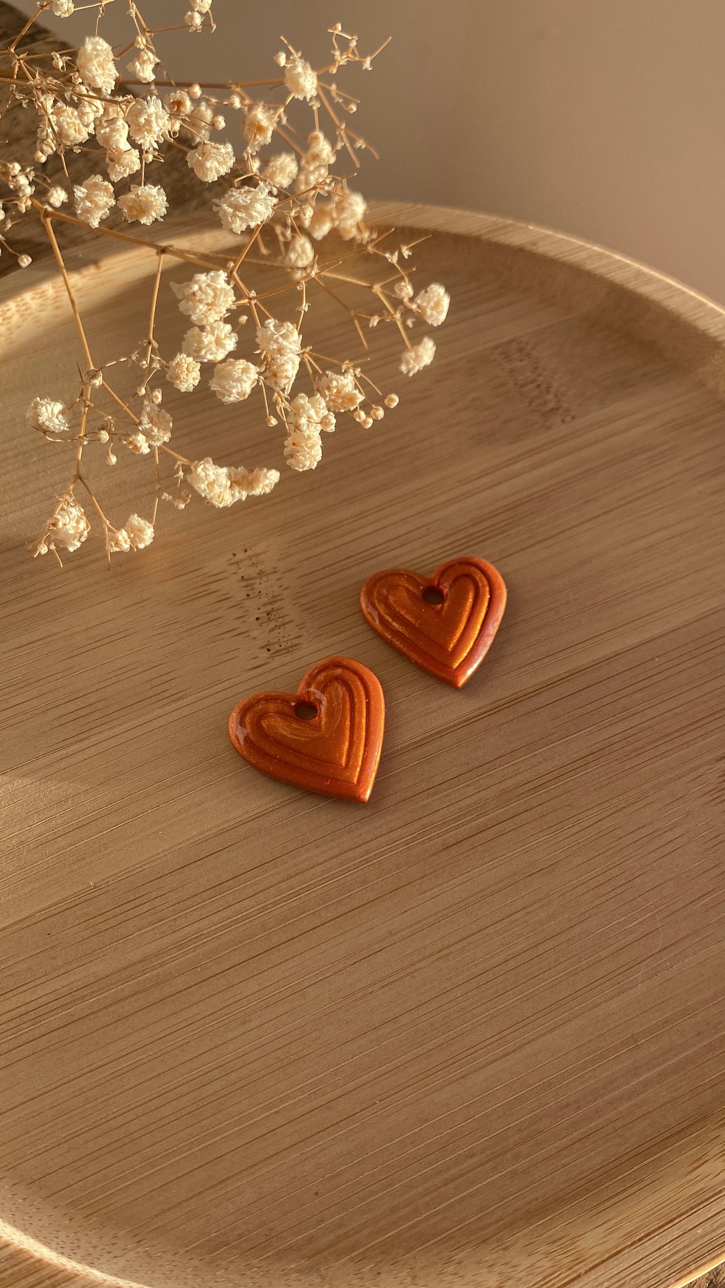 Coeurs oranges irisées