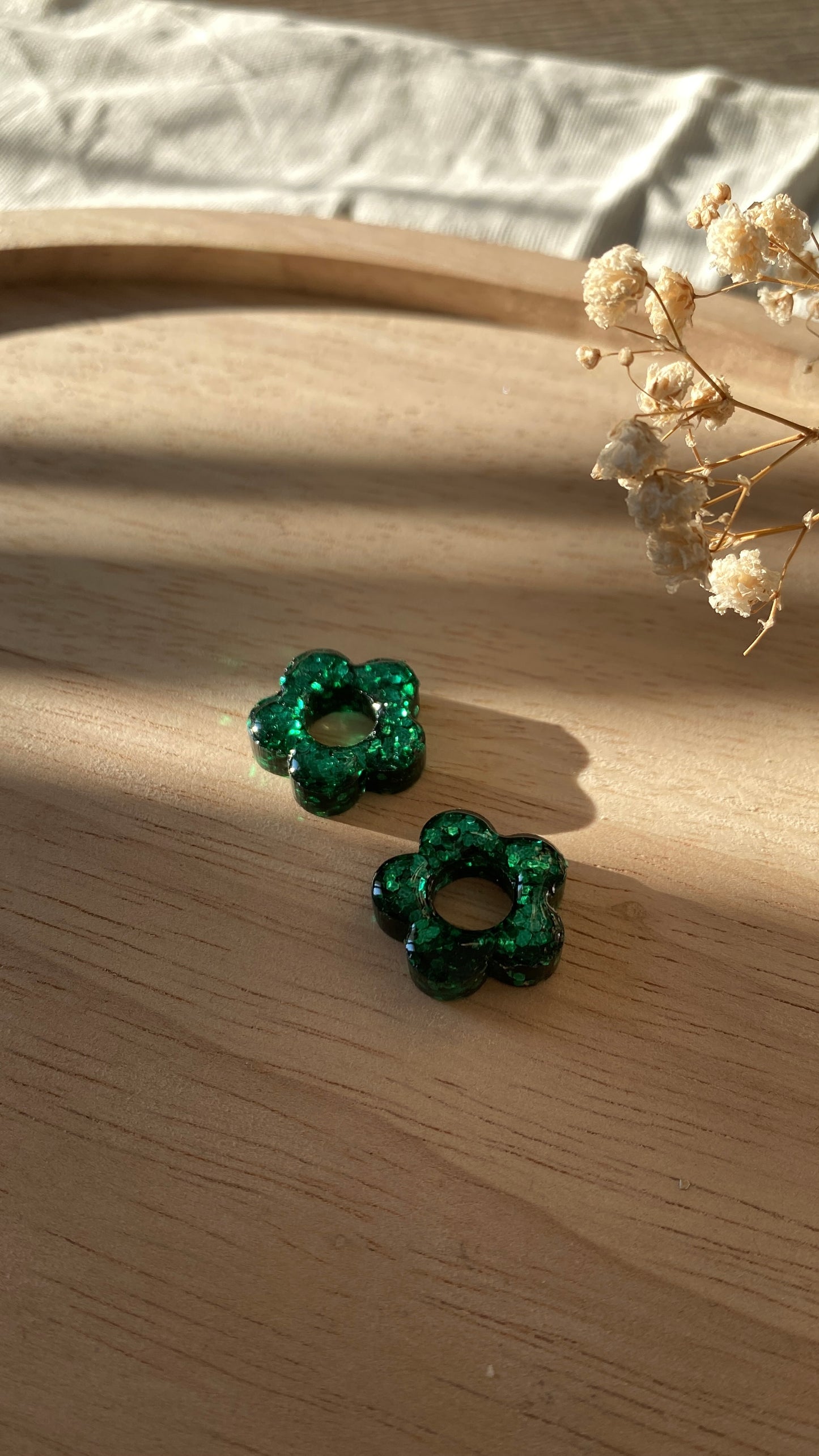 Fleurs paillettes vertes