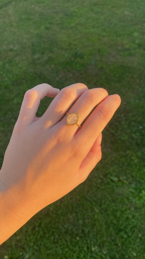 Bague ovale détaillée, quartz rose