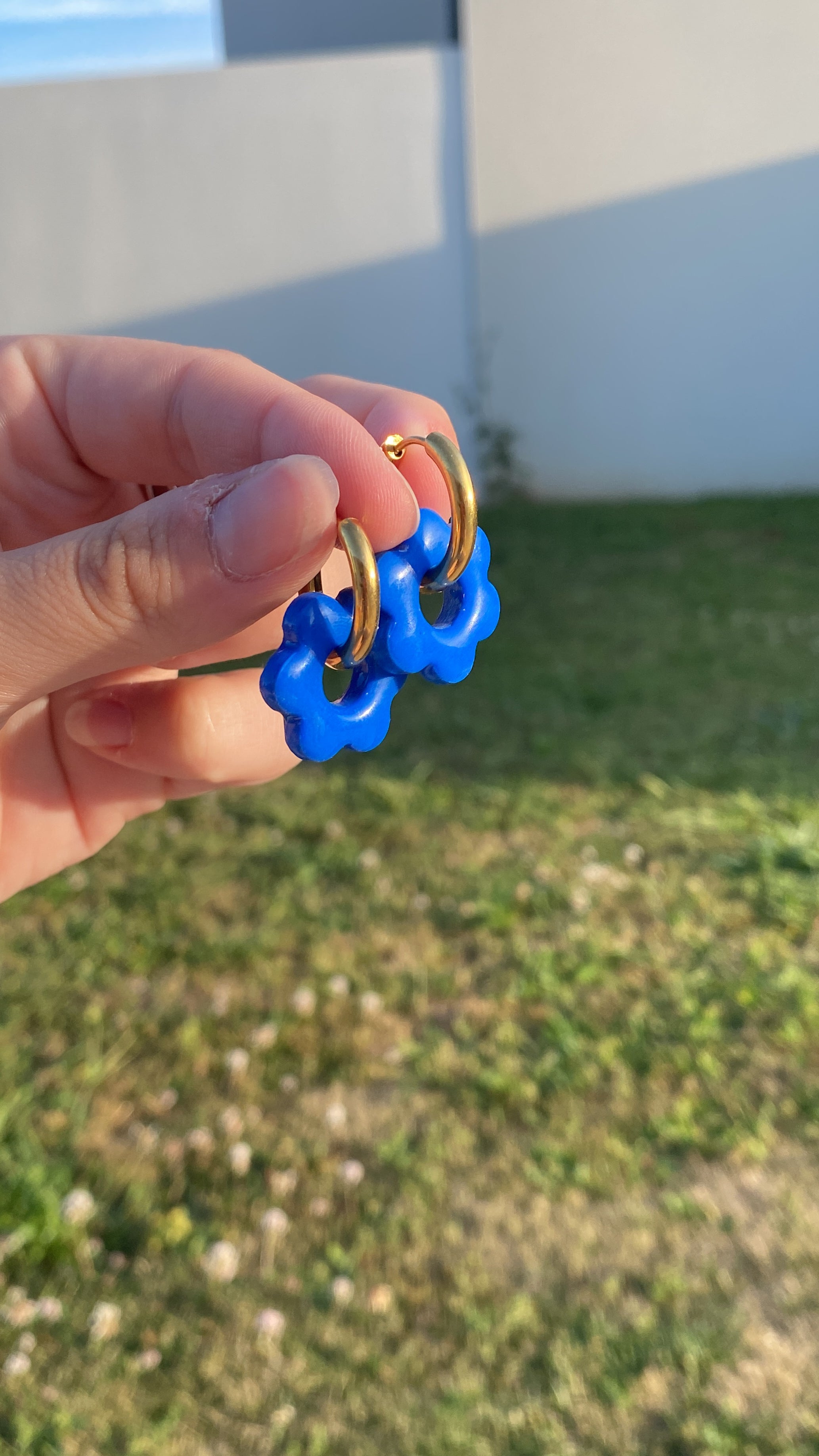 Pampilles fleurs bleu électrique