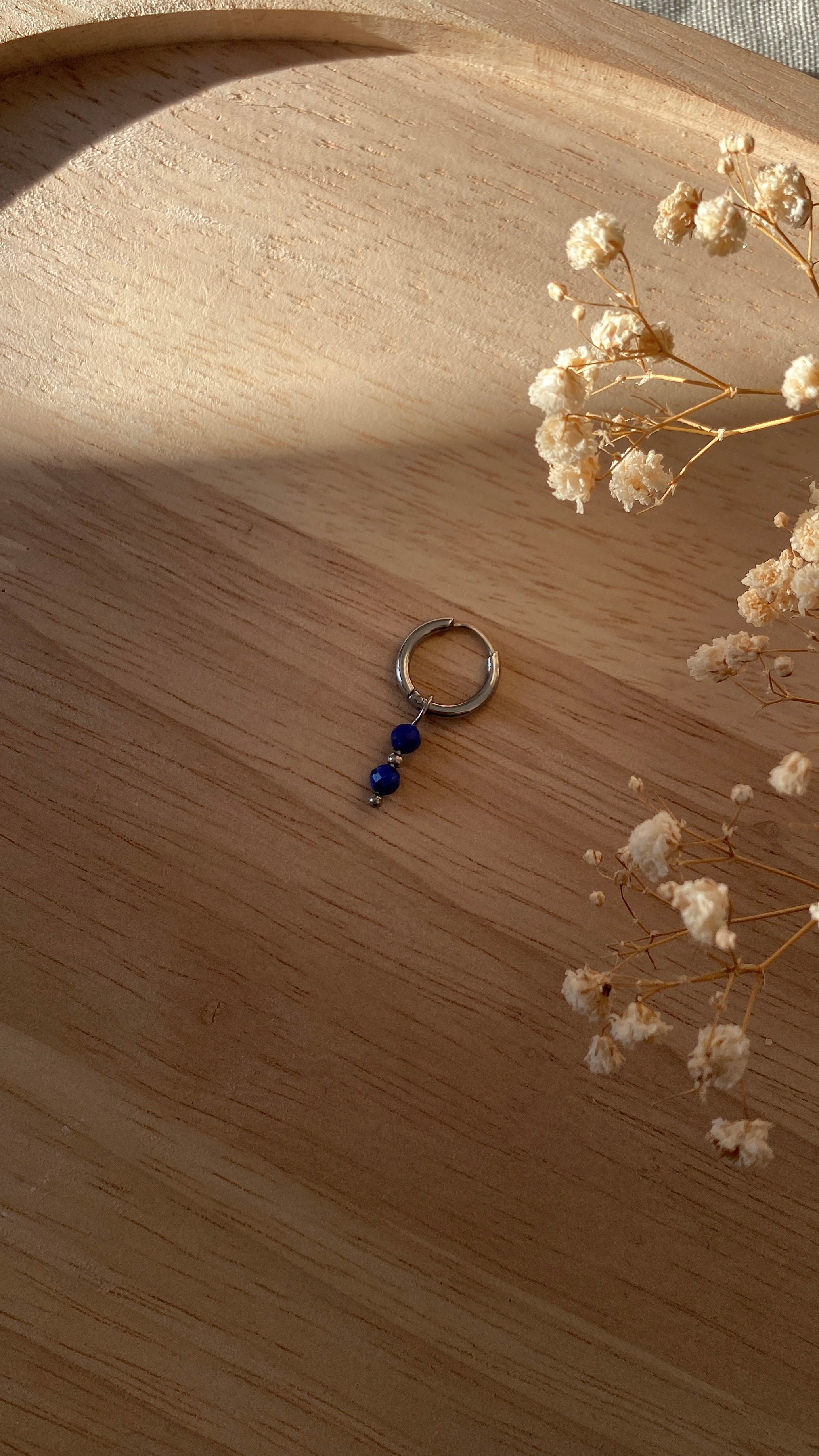 boucle argentée perles bleues