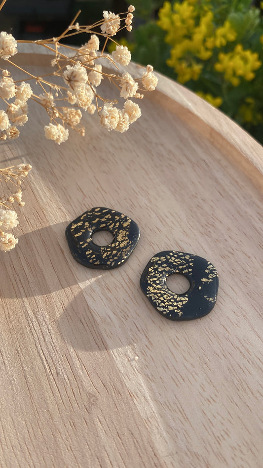 Pampilles noires feuilles d’or