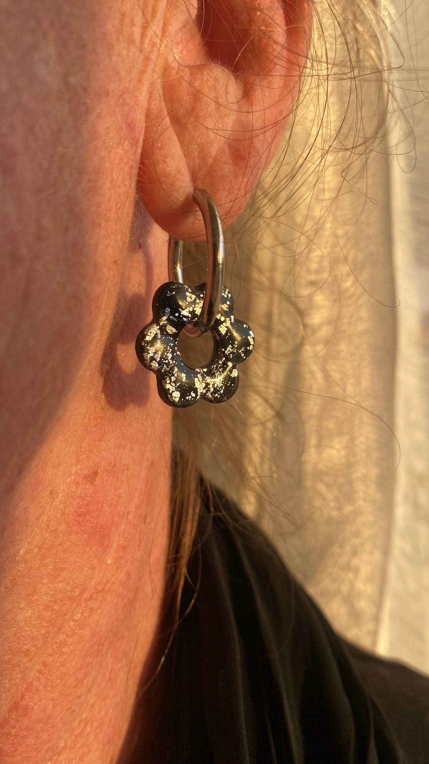 fleurs noires & feuilles d’argent.