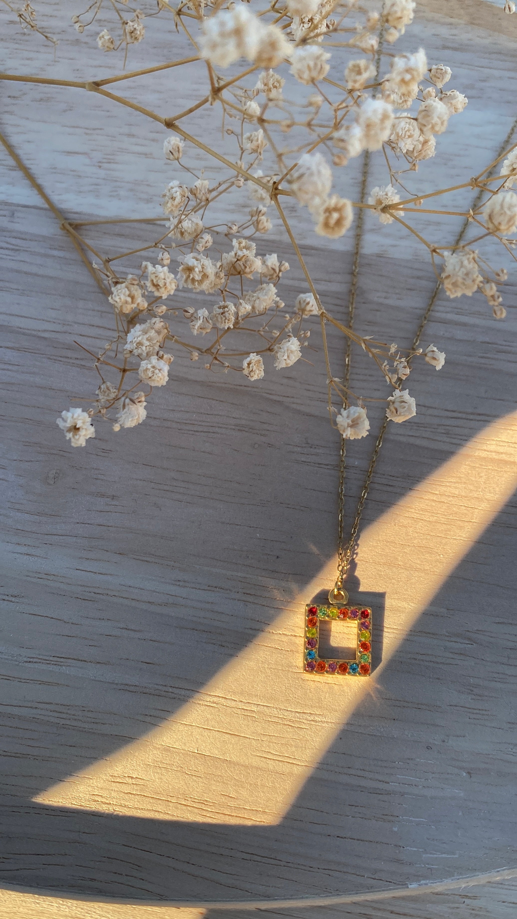 Collier strass colorés