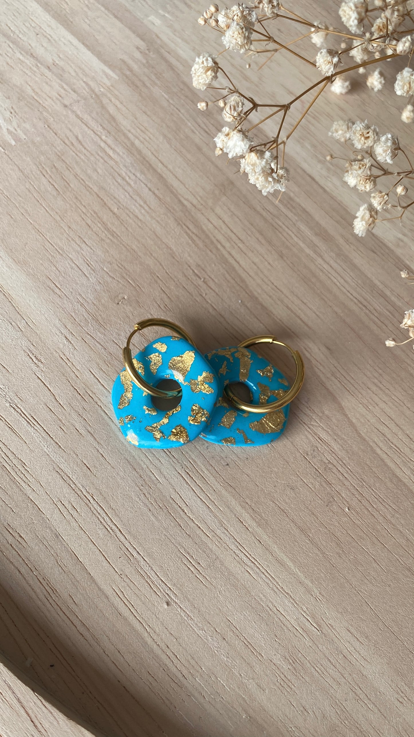 Pampilles bleues et dorées