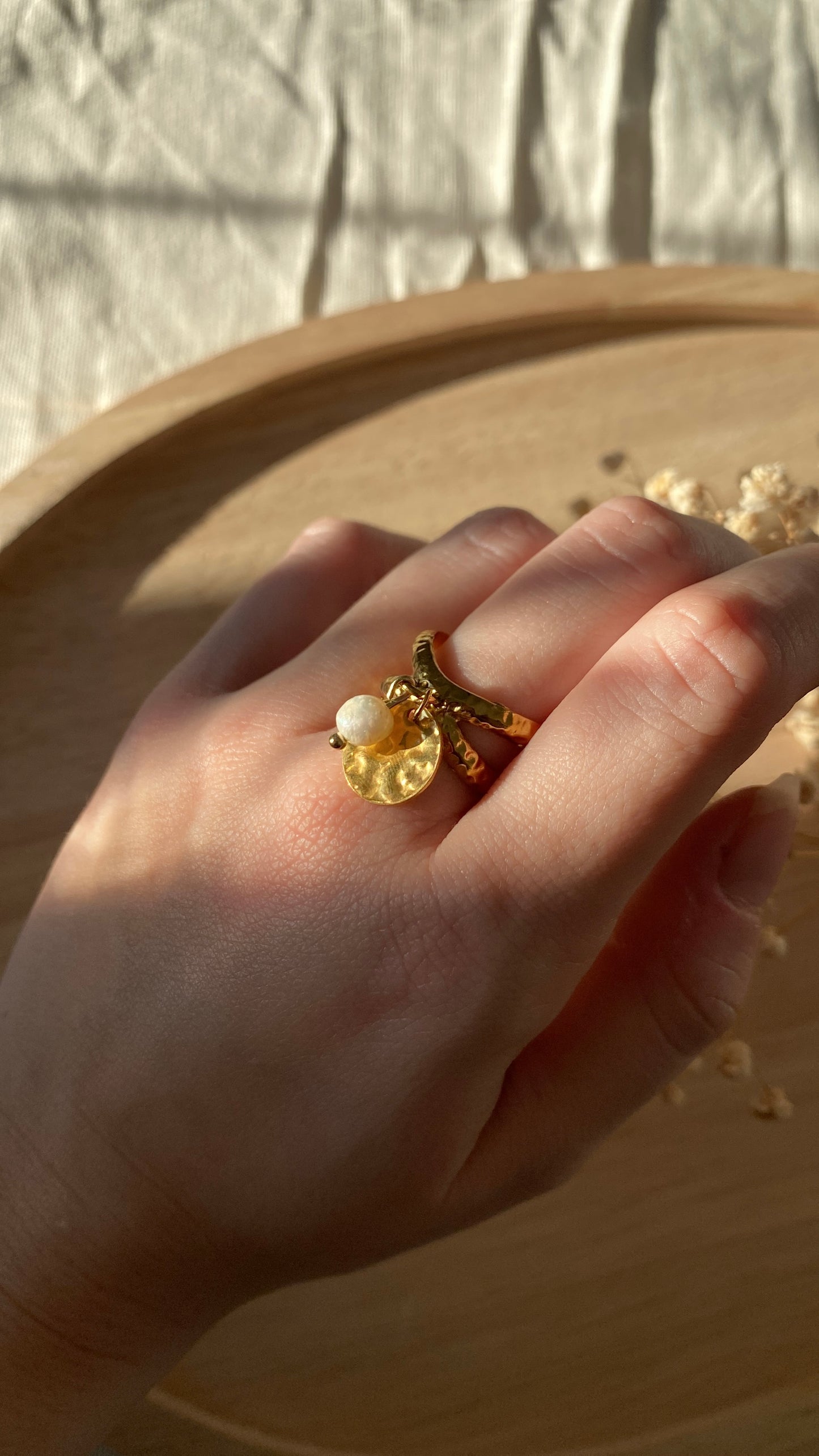 Bague breloques croisée dorée