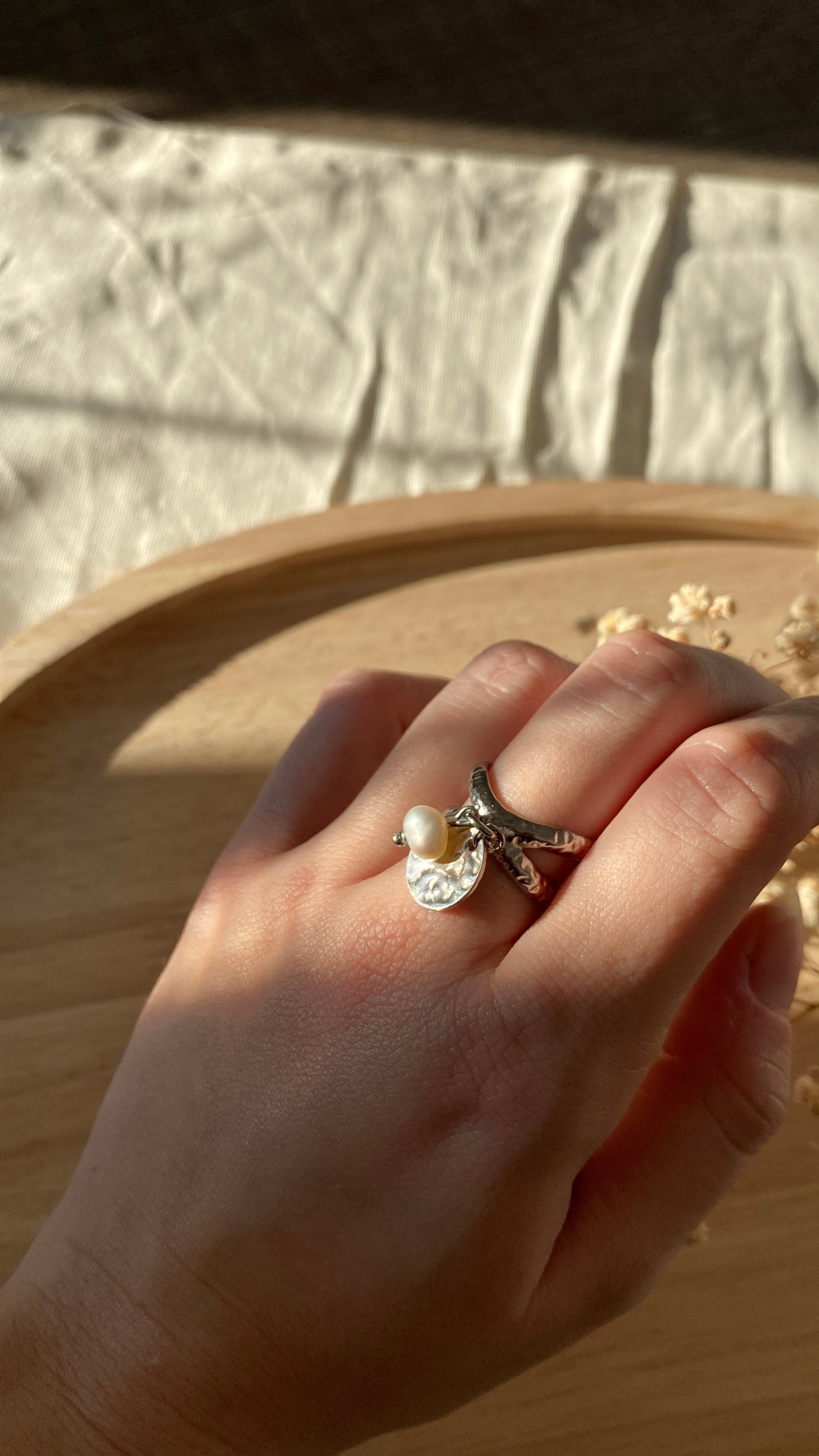 Bague breloques croisée argentée