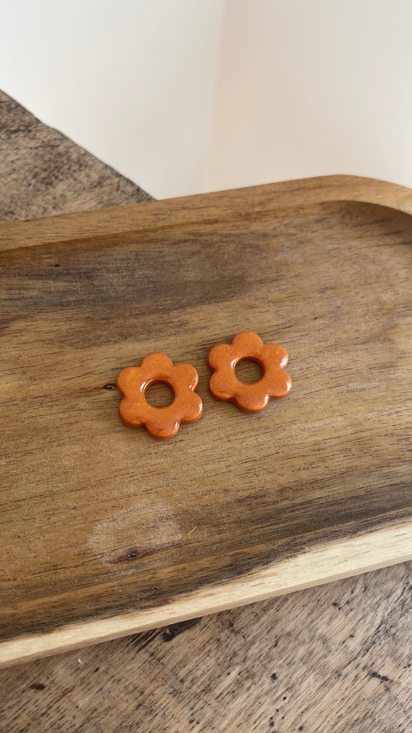 Fleurs oranges irisées