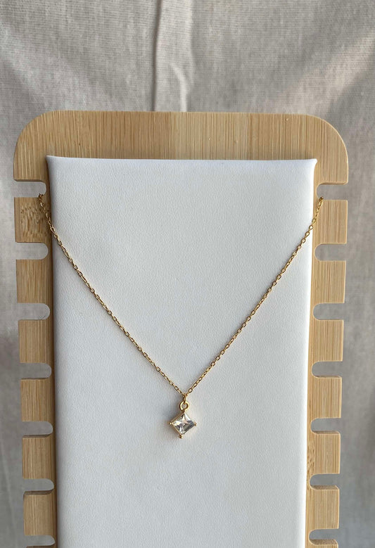 Collier doré, fin avec strass