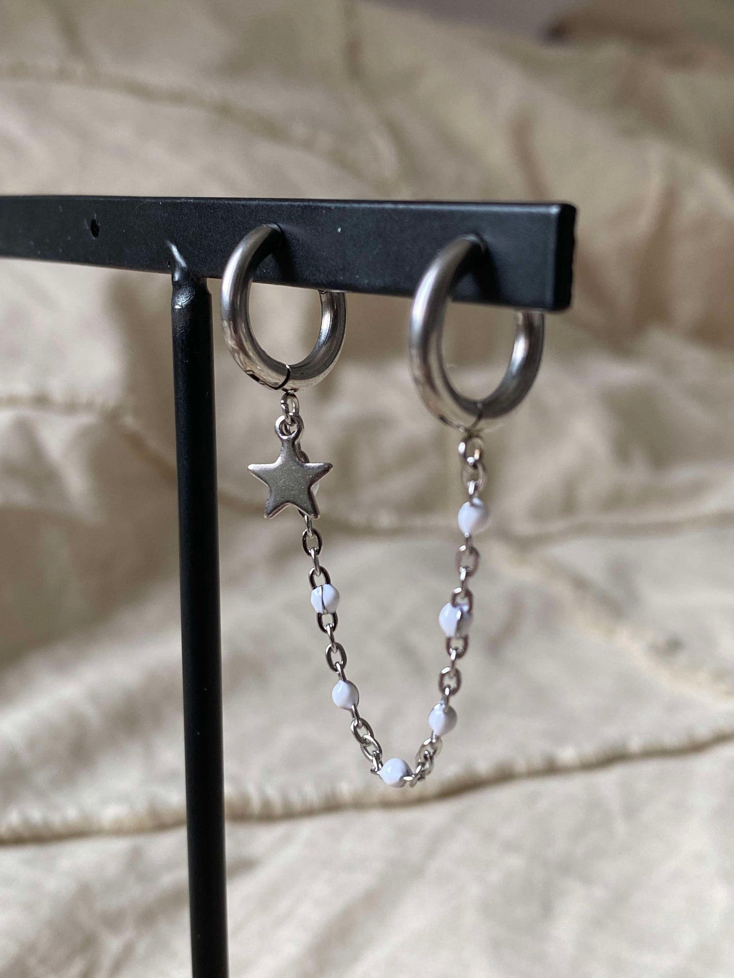 Boucle double étoile argentée