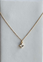 Collier doré, fin avec strass