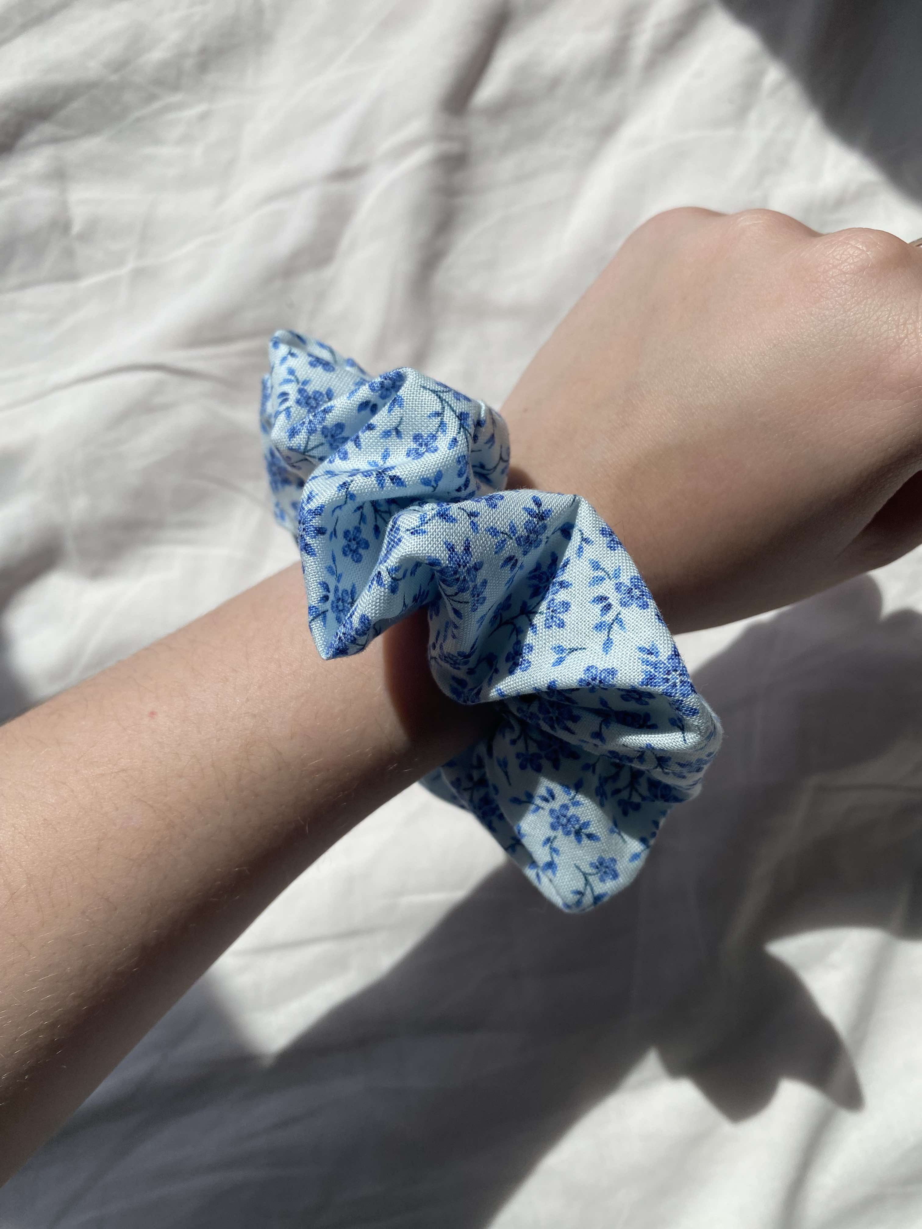 Chouchou fleuri bleu