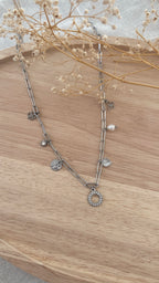 Collier breloques argenté