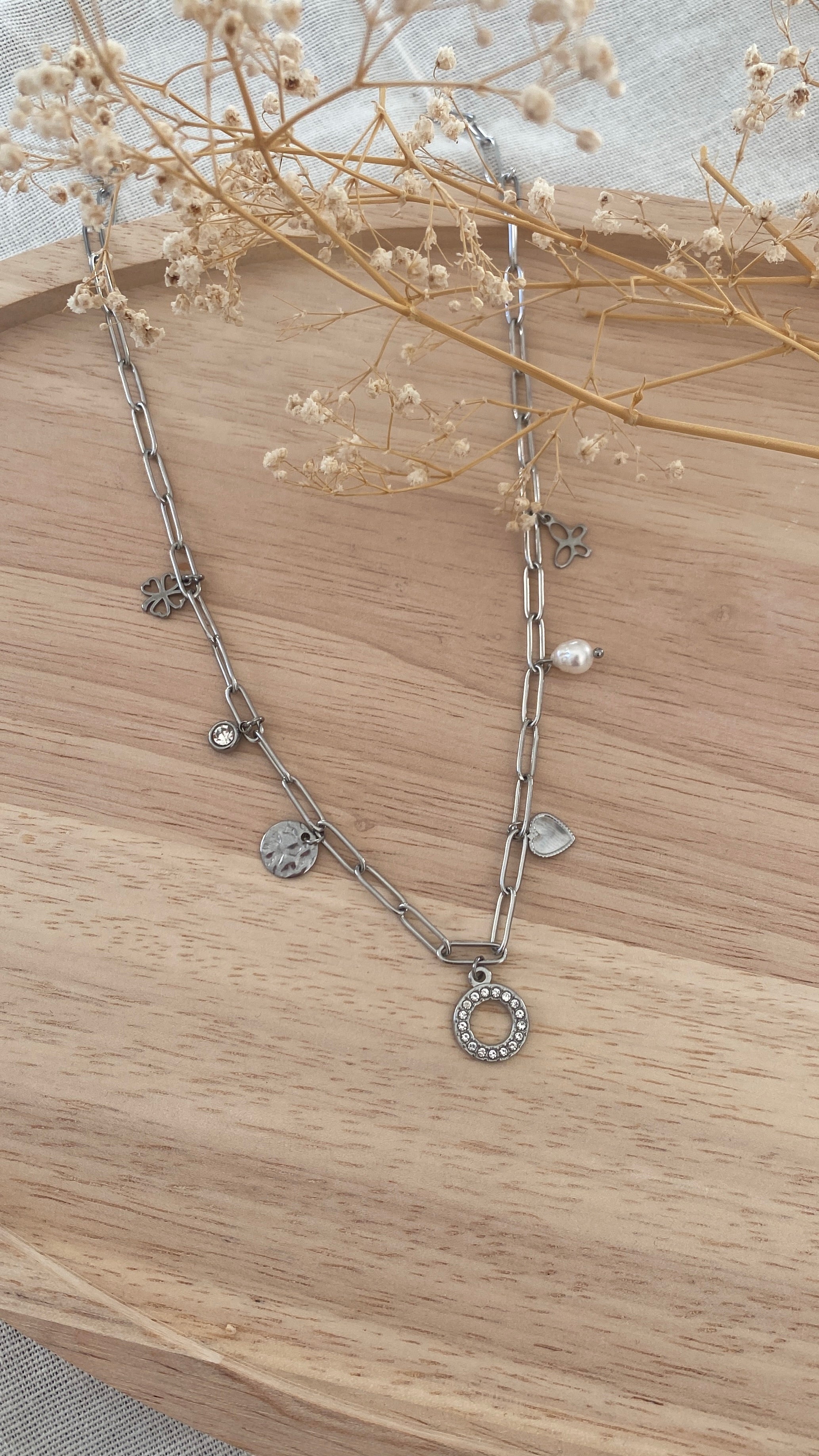 Collier breloques argenté