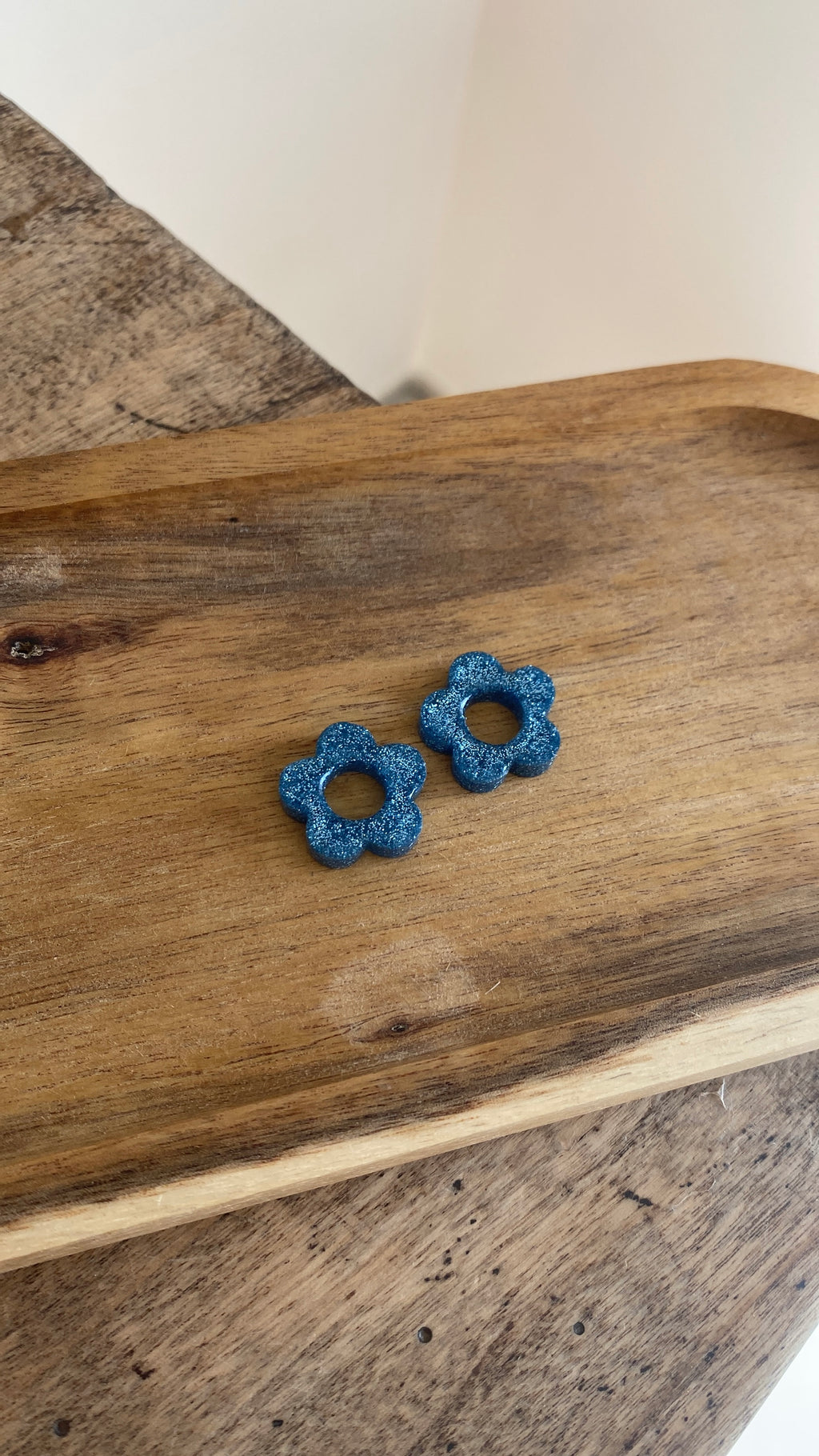 Fleurs paillettes bleues