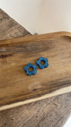 Fleurs paillettes bleues