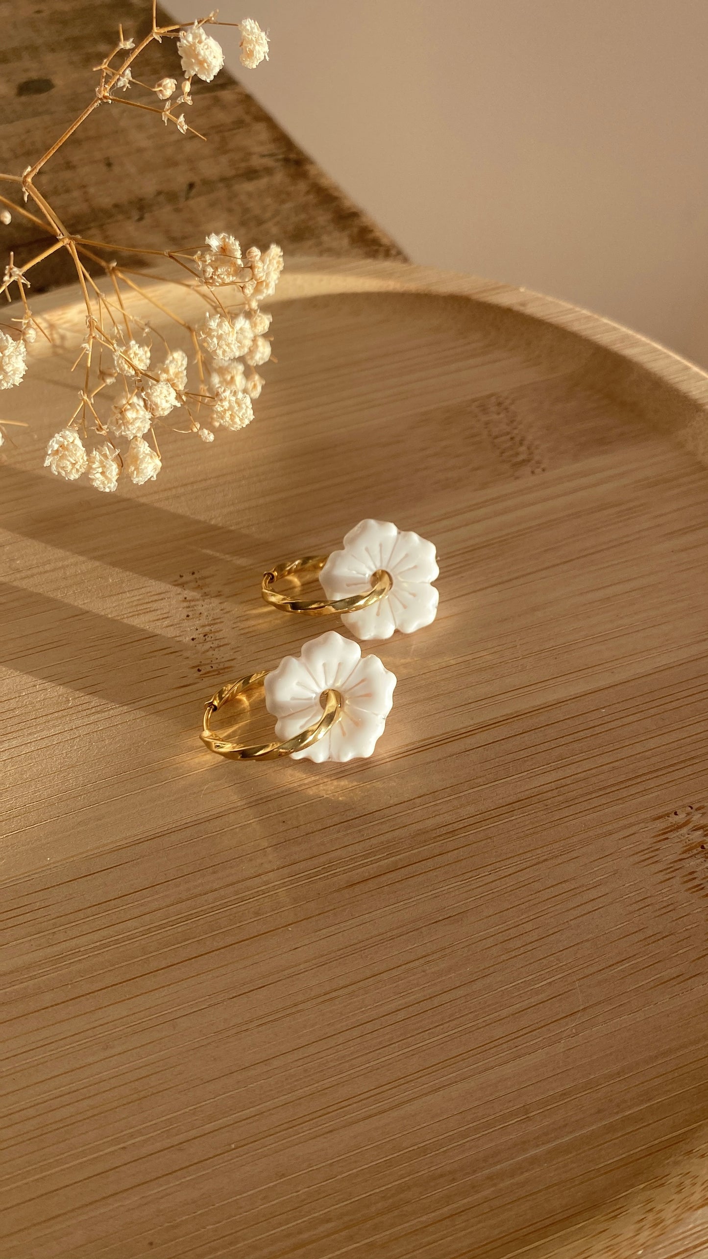 Petites fleurs blanches