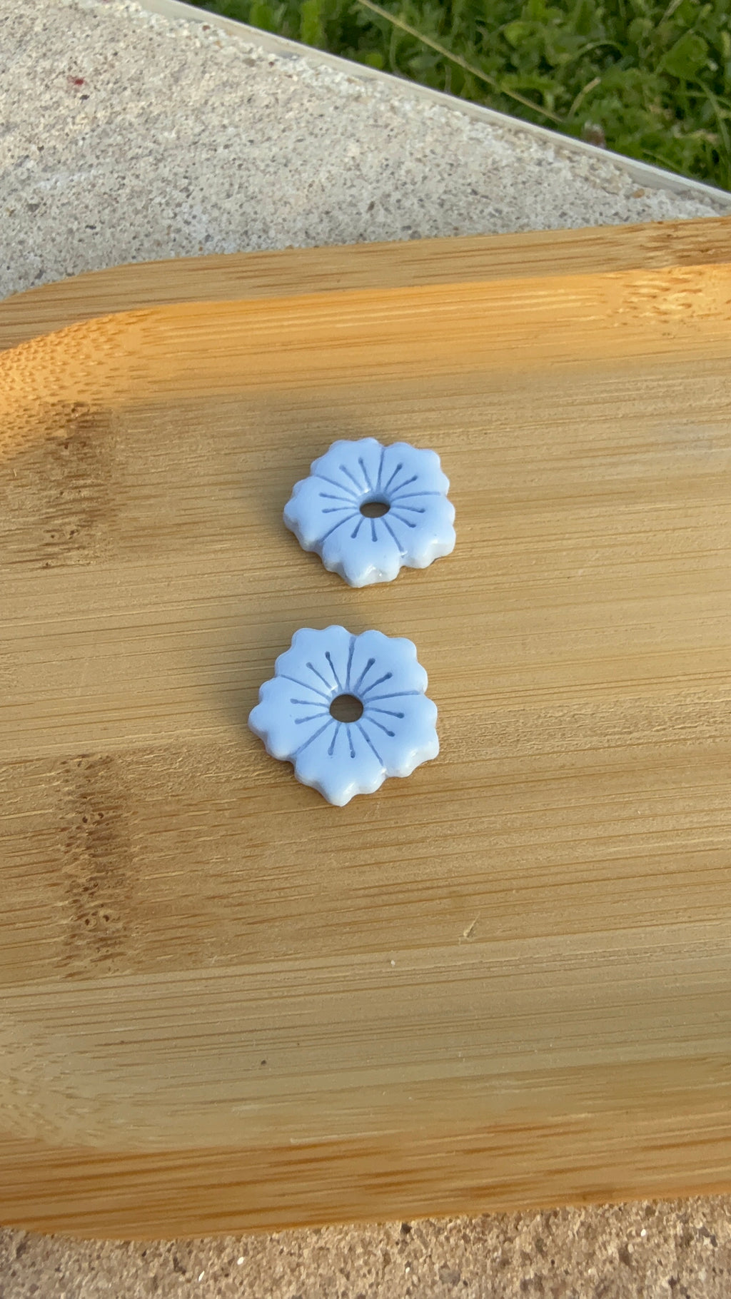 petites fleurs bleues pastels