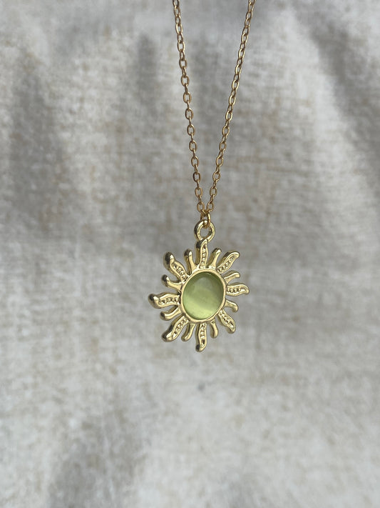 Collier soleil vert