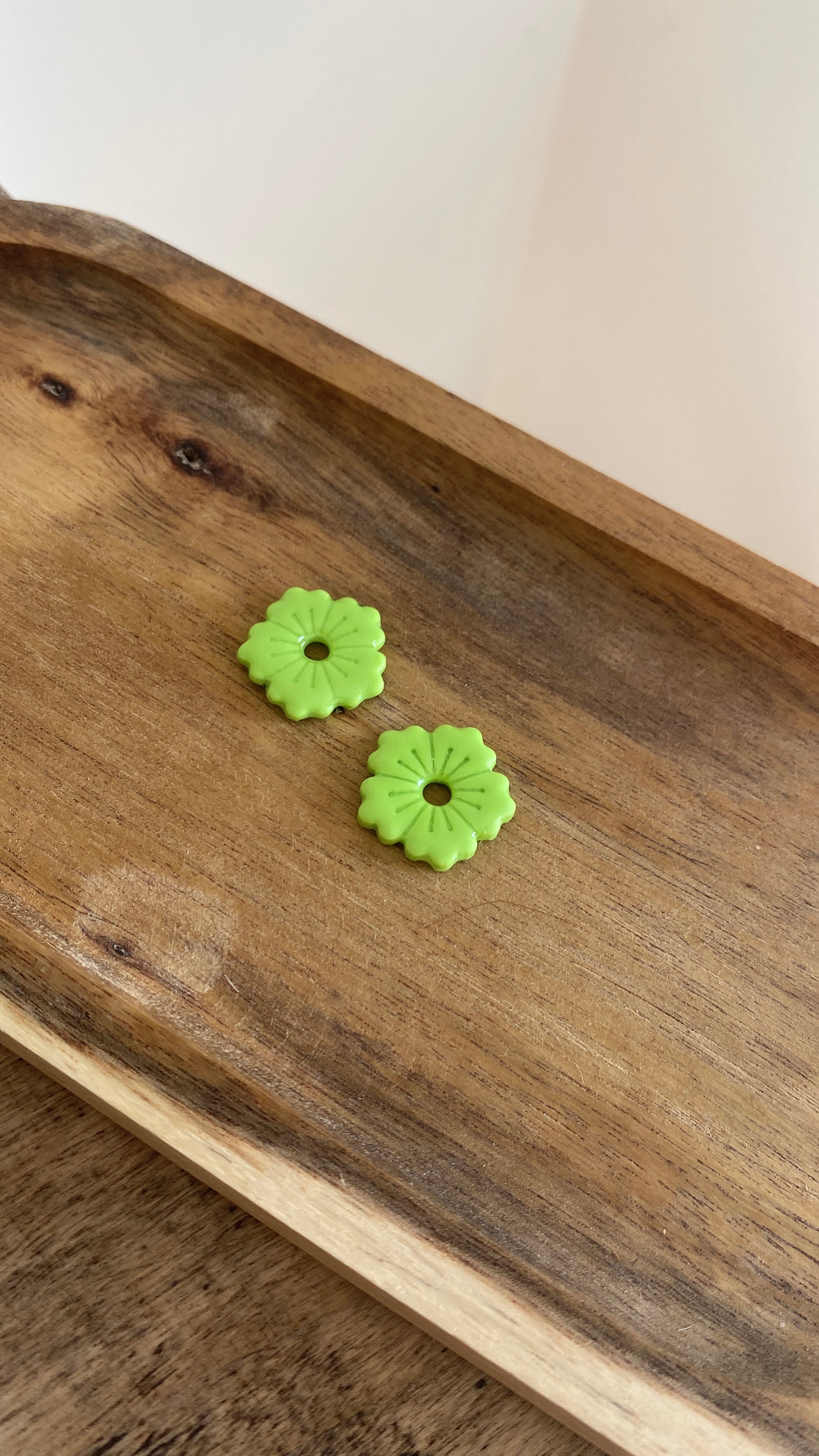 Petites fleurs vertes pommes