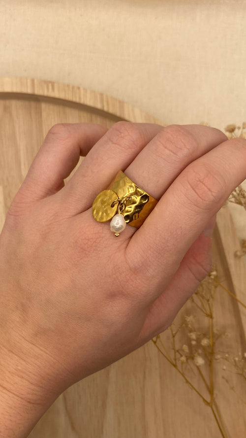 Bague breloque martelée dorée