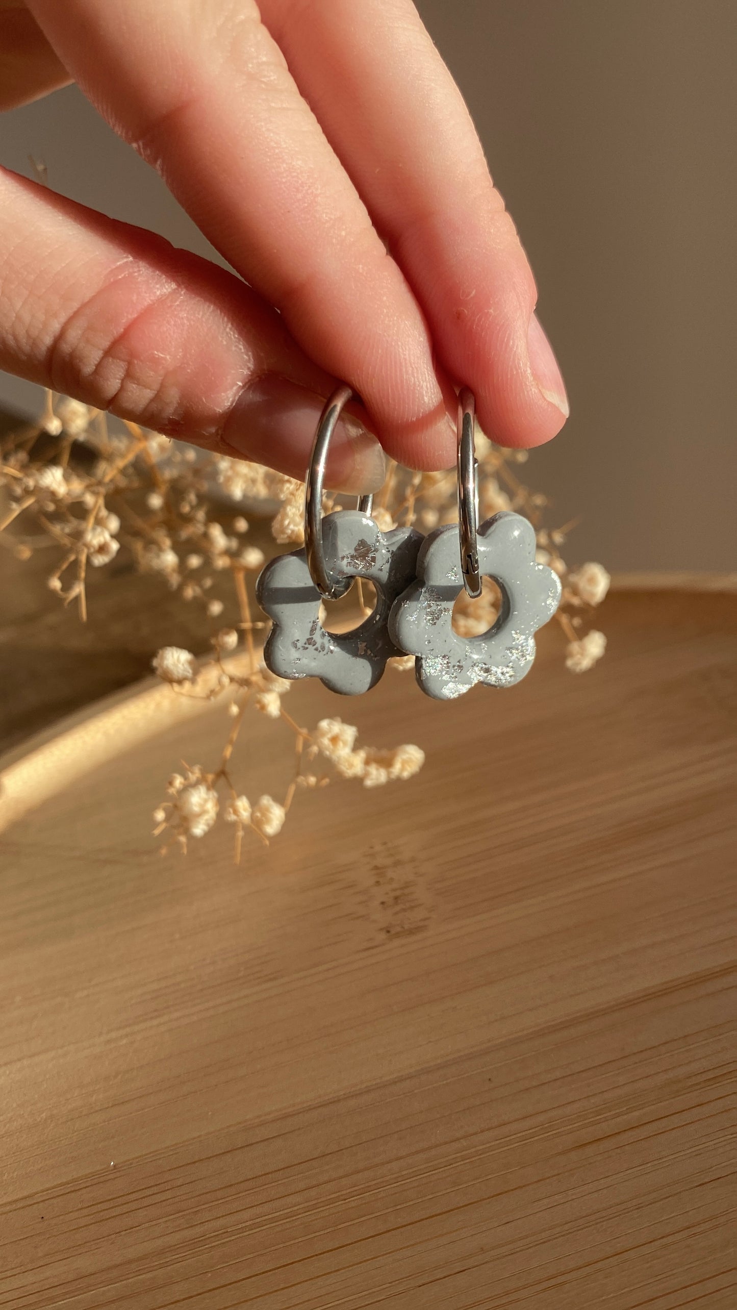 Pampilles fleurs grises et feuilles d’argent