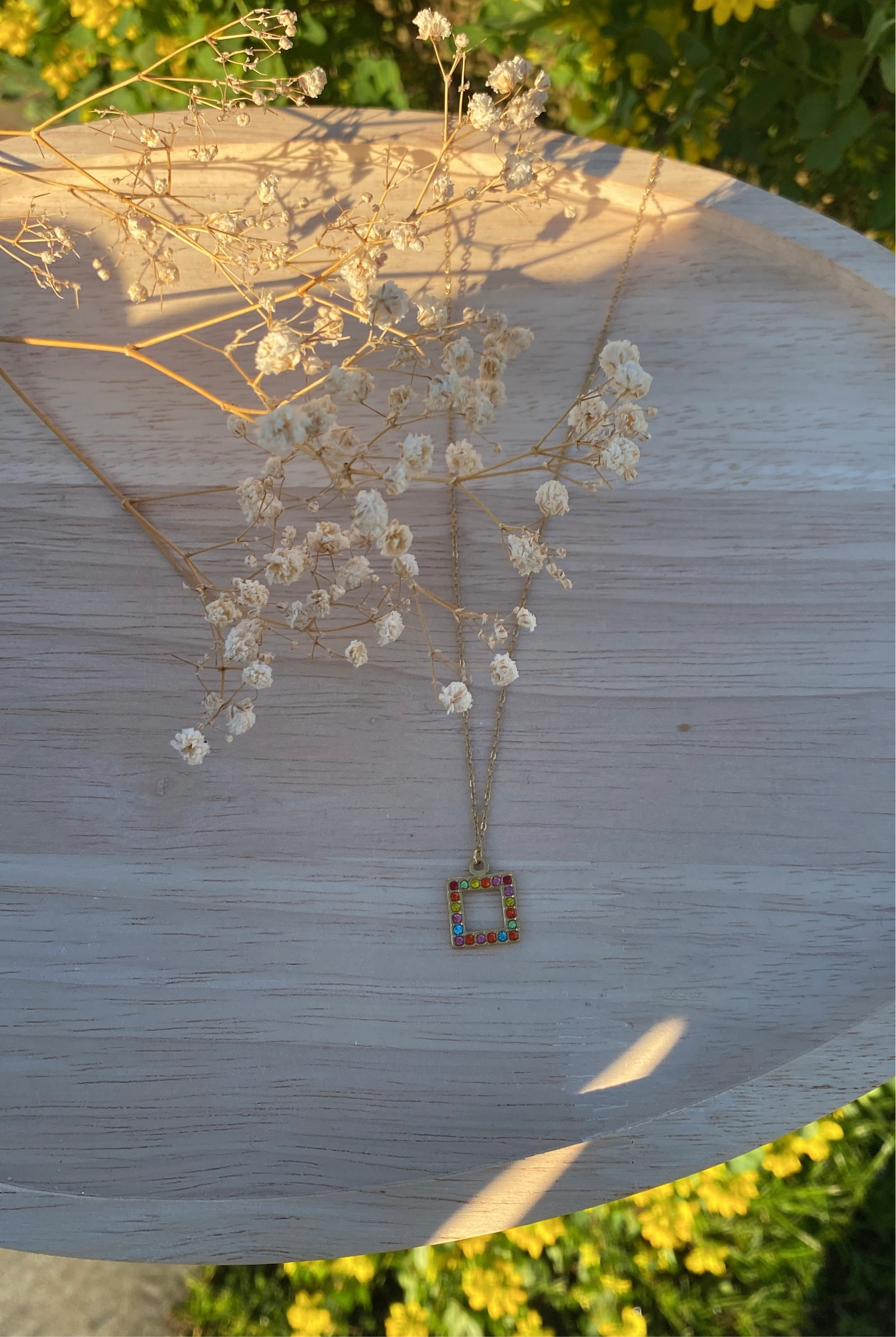 Collier strass colorés