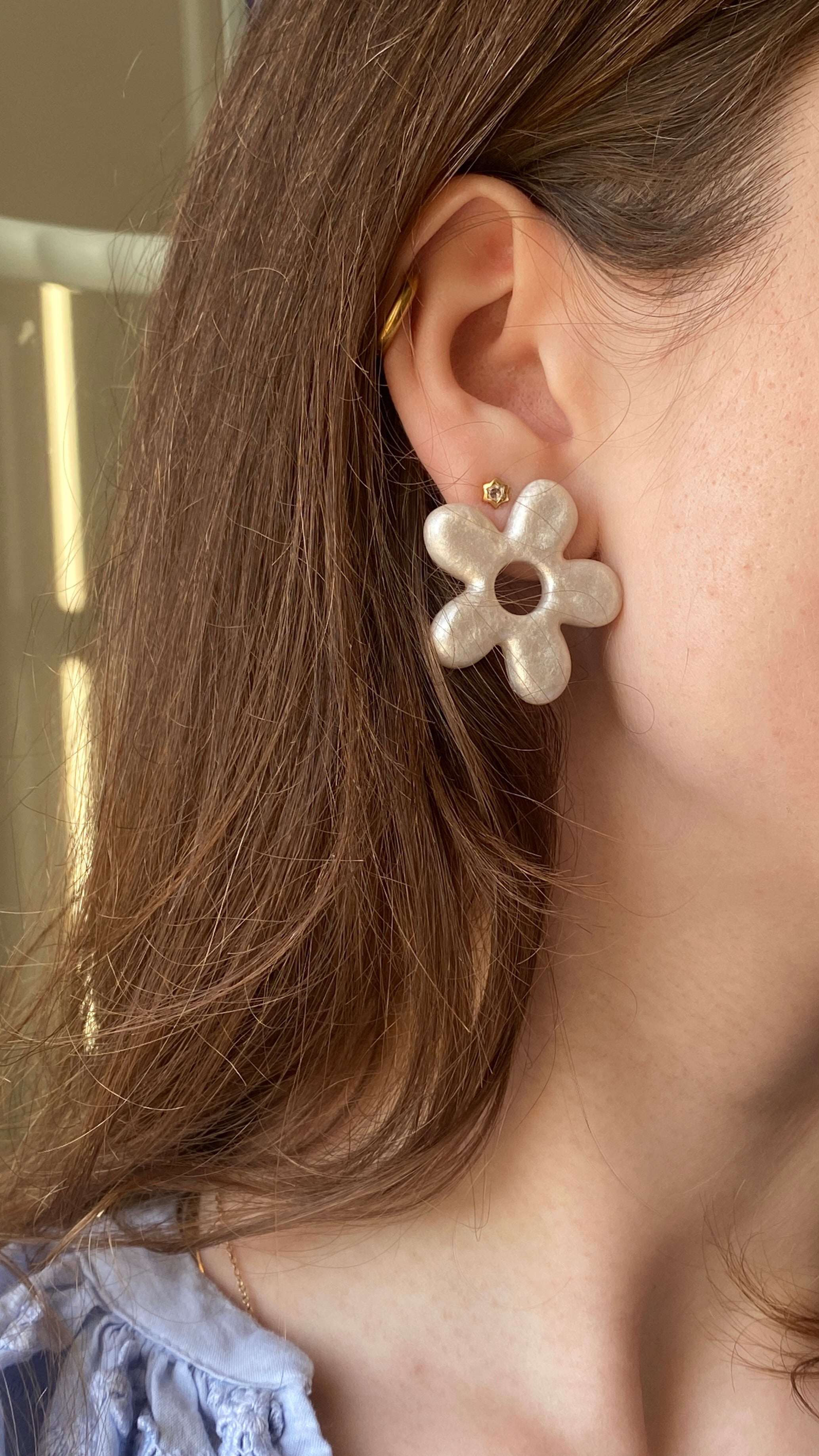 Boucles fleurs nacrées
