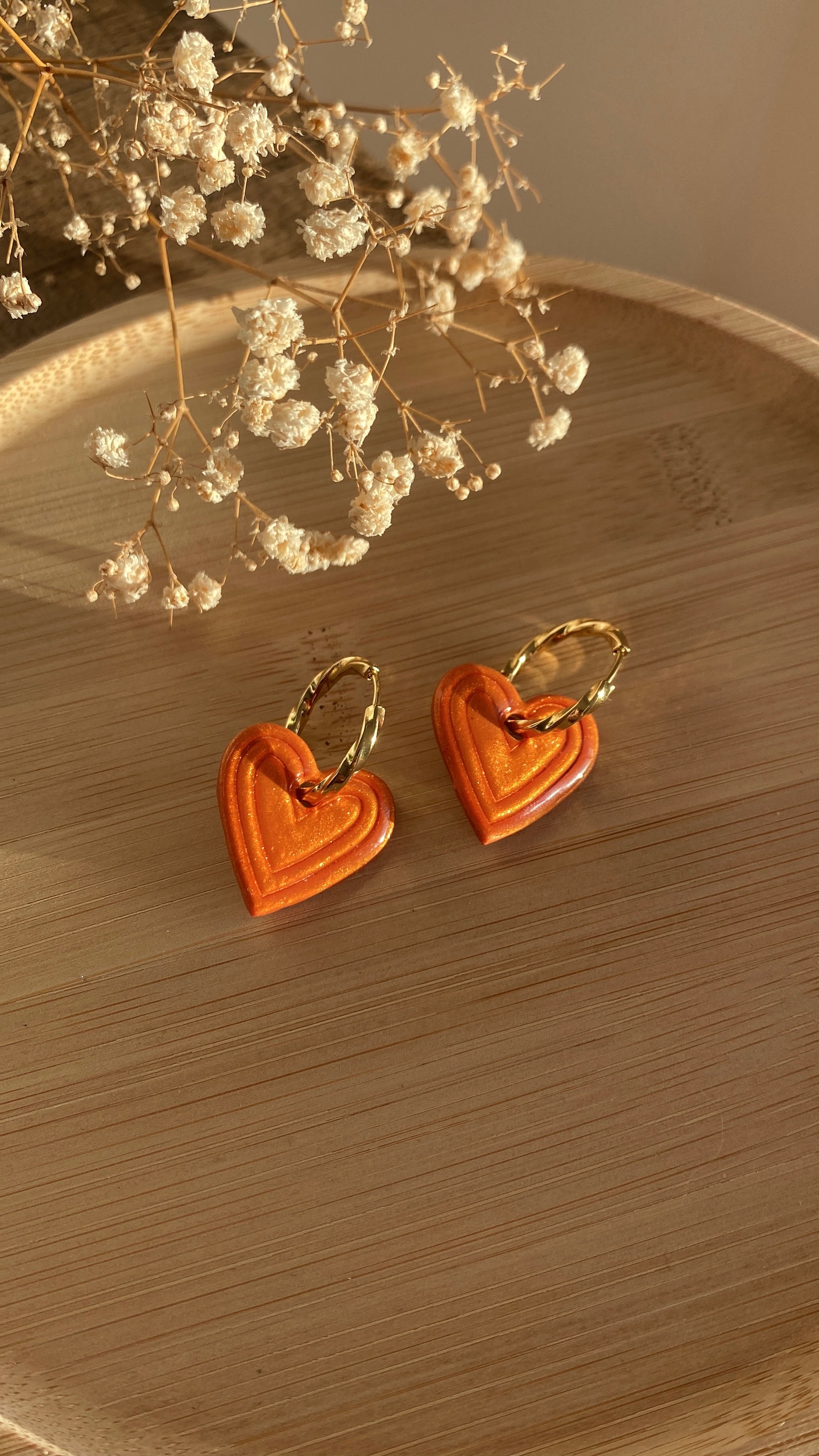 Coeurs oranges irisées