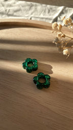 Fleurs paillettes vertes