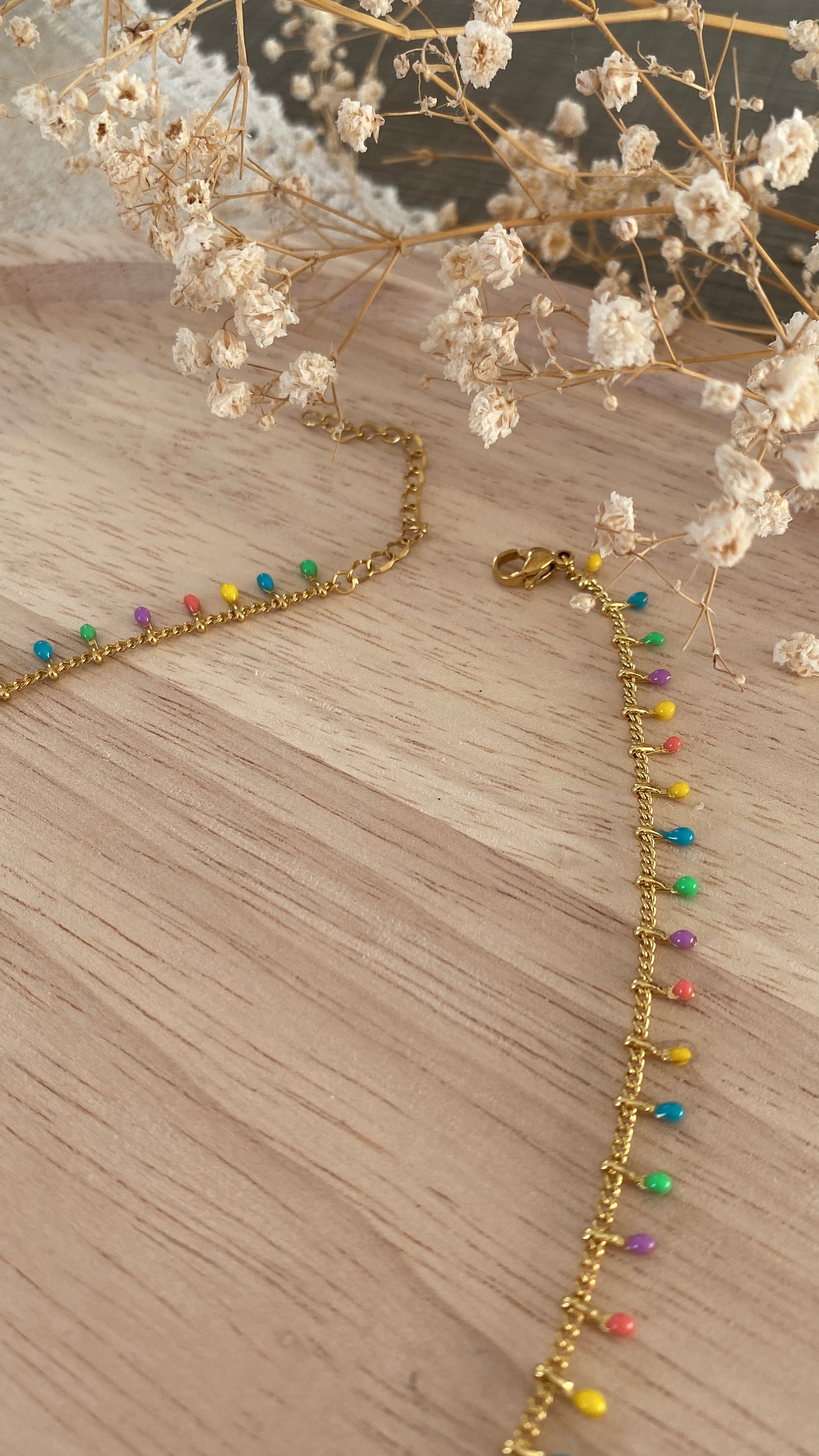 Collier frange émaillé couleurs pastels