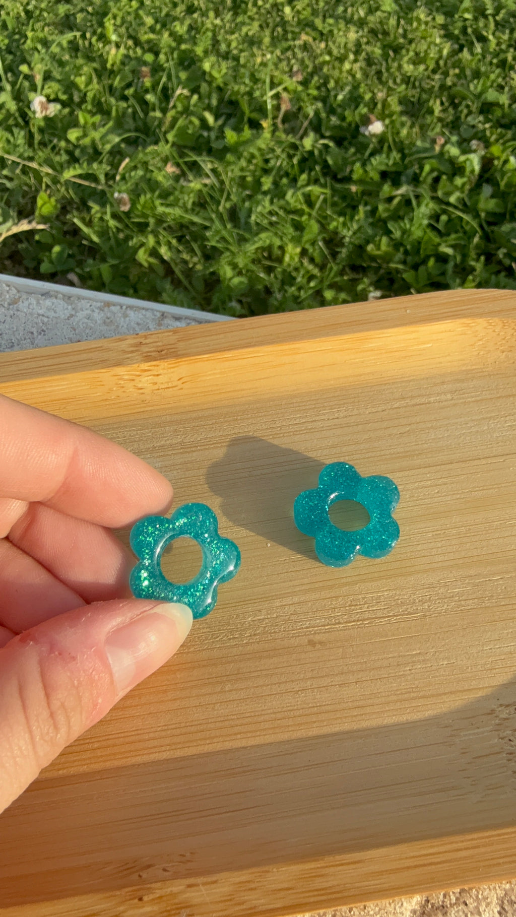 fleurs à paillettes turquoises