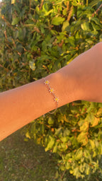 Bracelet argenté fleurs blanches