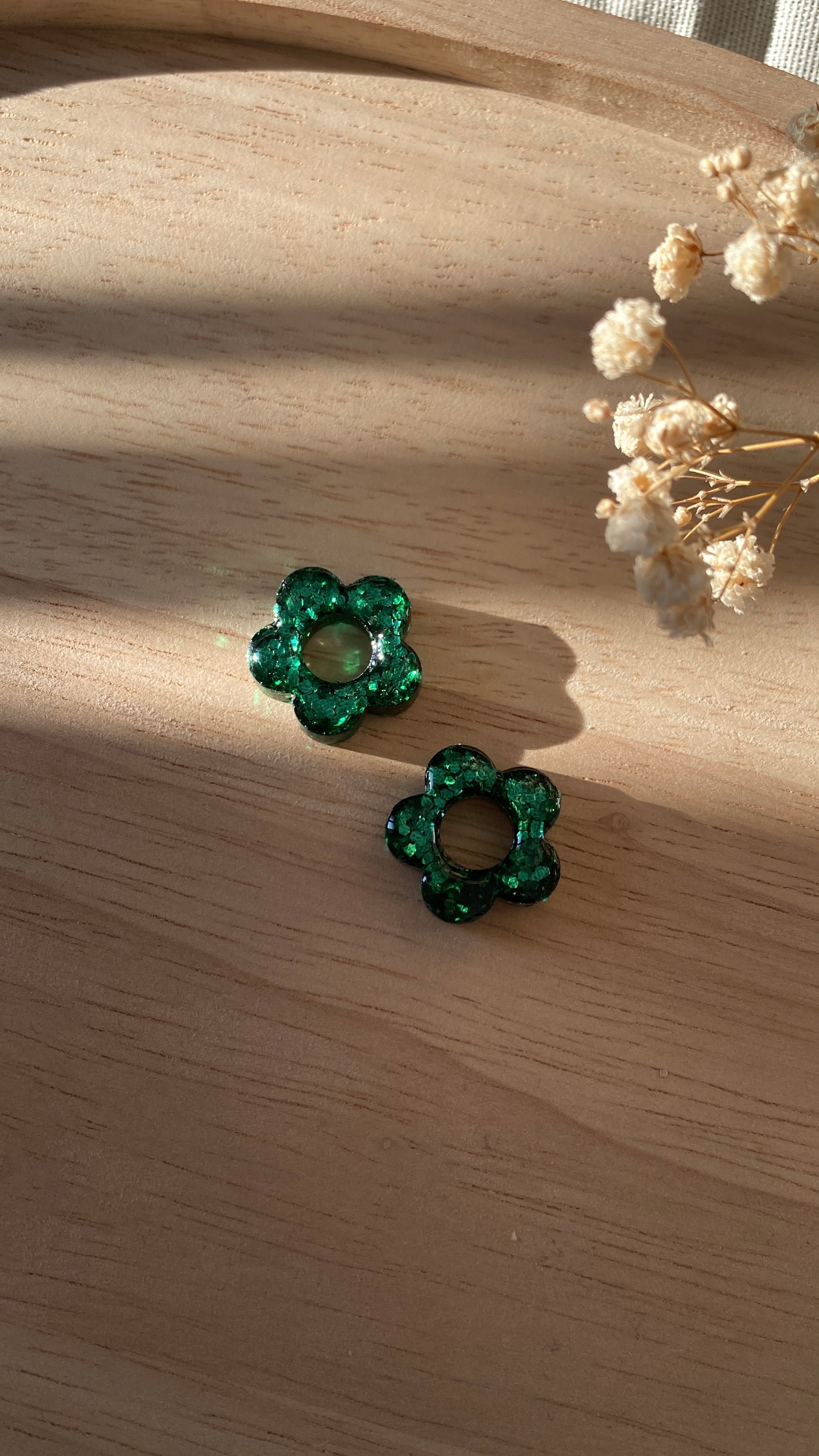 Fleurs paillettes vertes