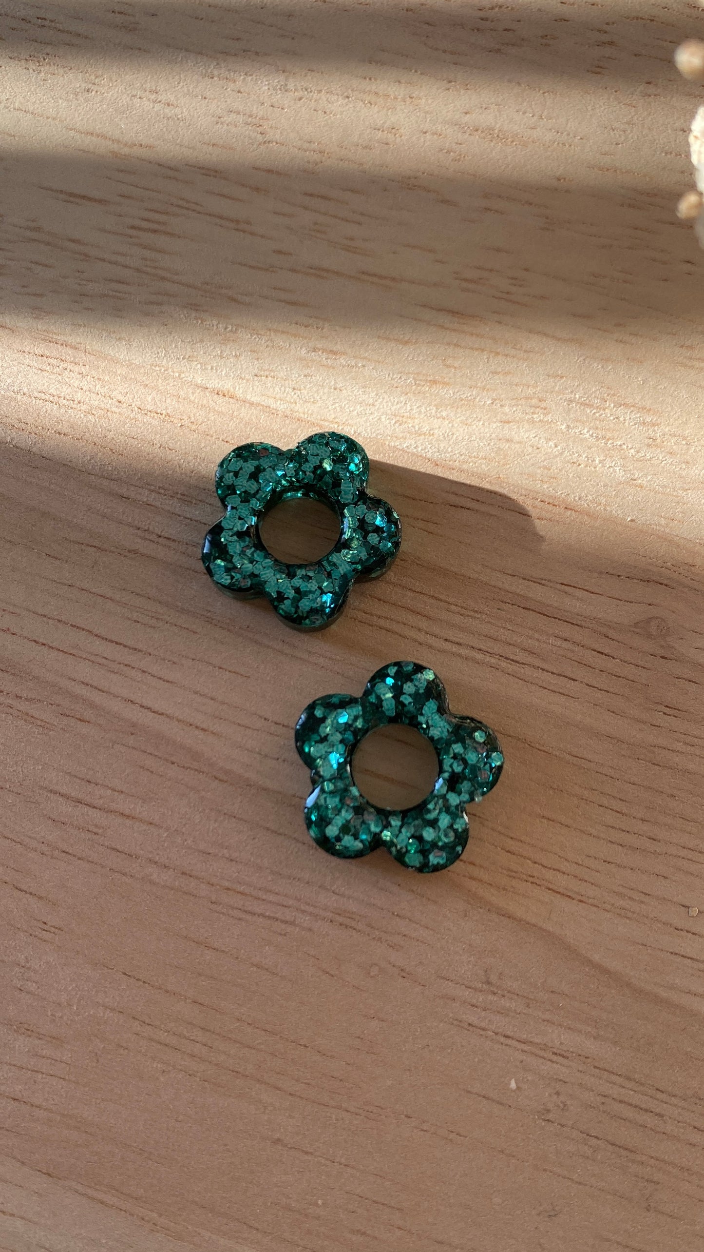 Fleurs paillettes bleues