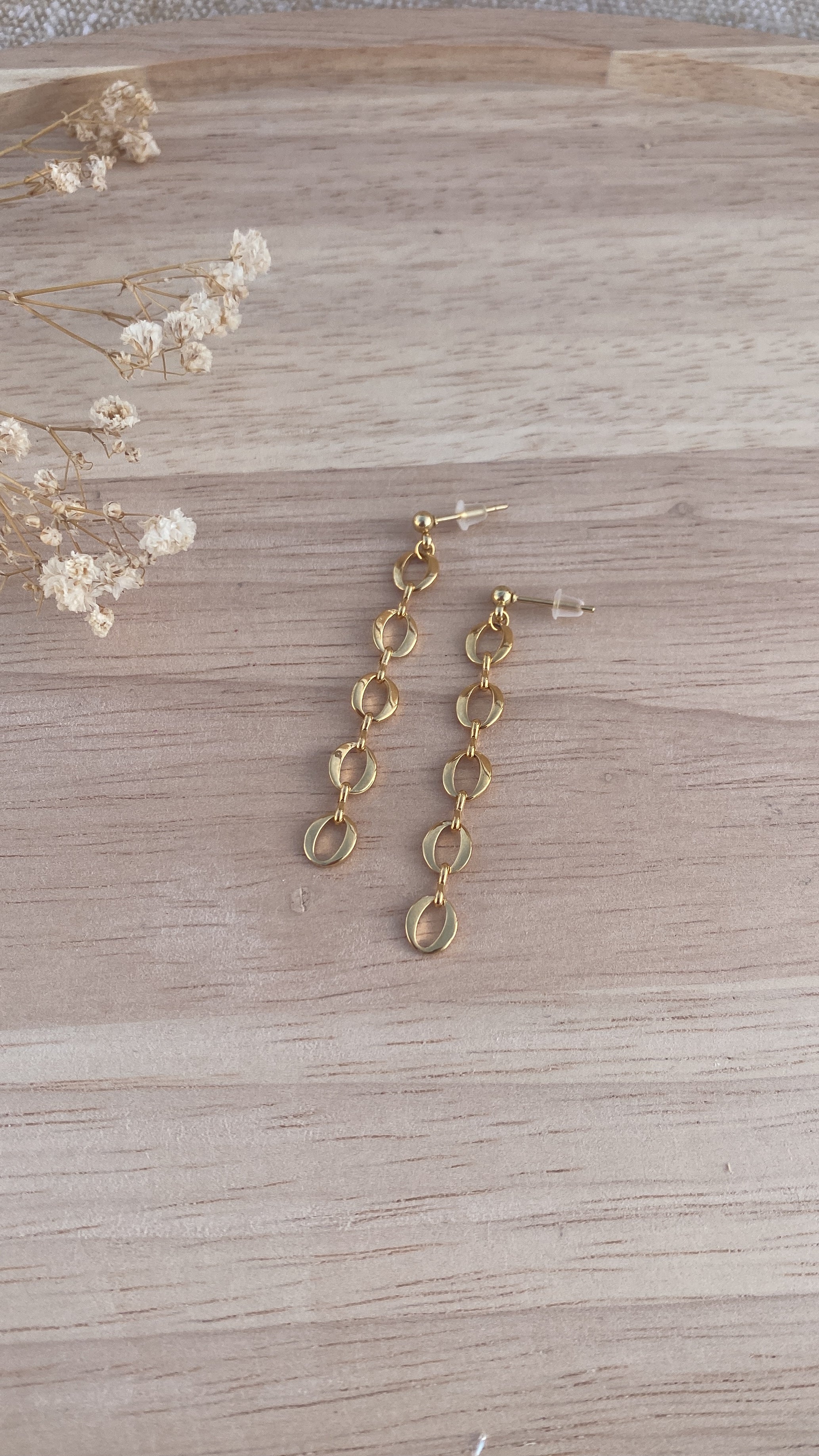 Boucles d’oreilles chaîne dorée pendante