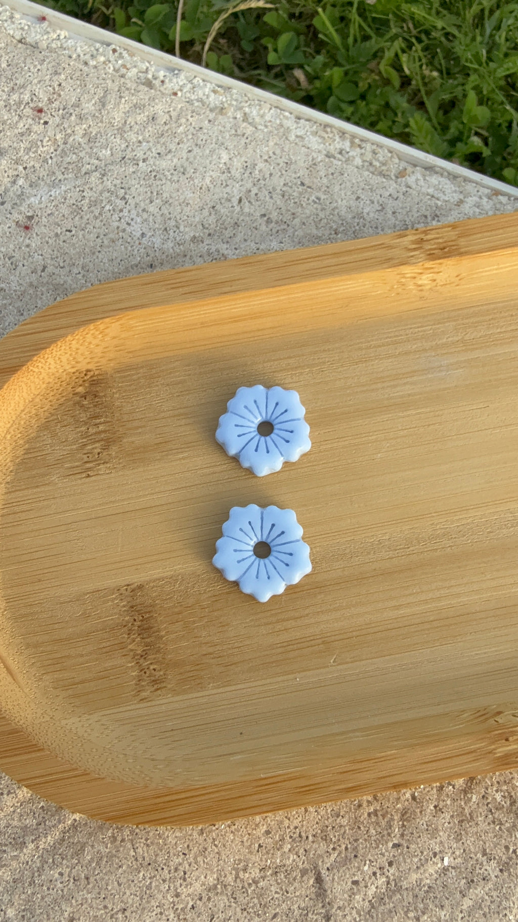 petites fleurs bleues pastels