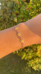 Bracelet argenté fleurs blanches