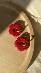 Grandes fleurs rouges pailletées