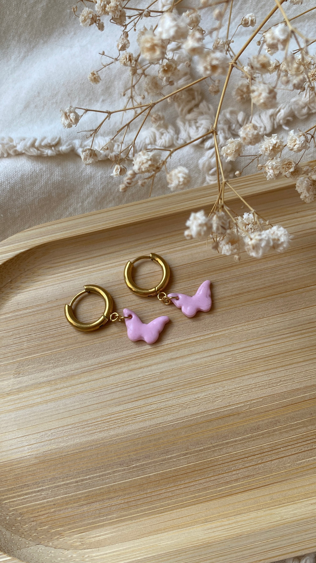 Boucles papillons roses