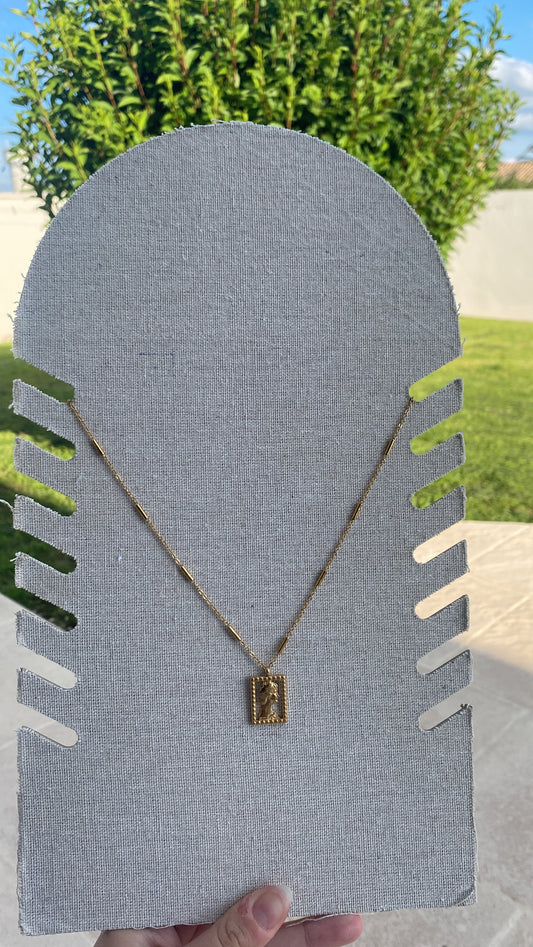 Collier doré visage