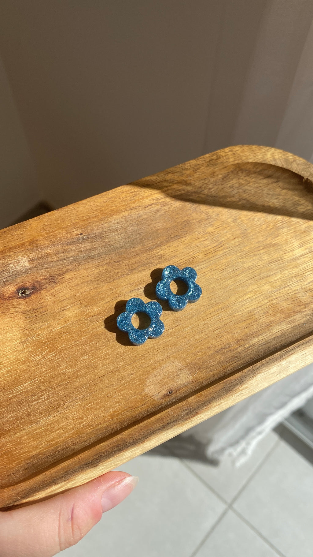 Fleurs paillettes bleues