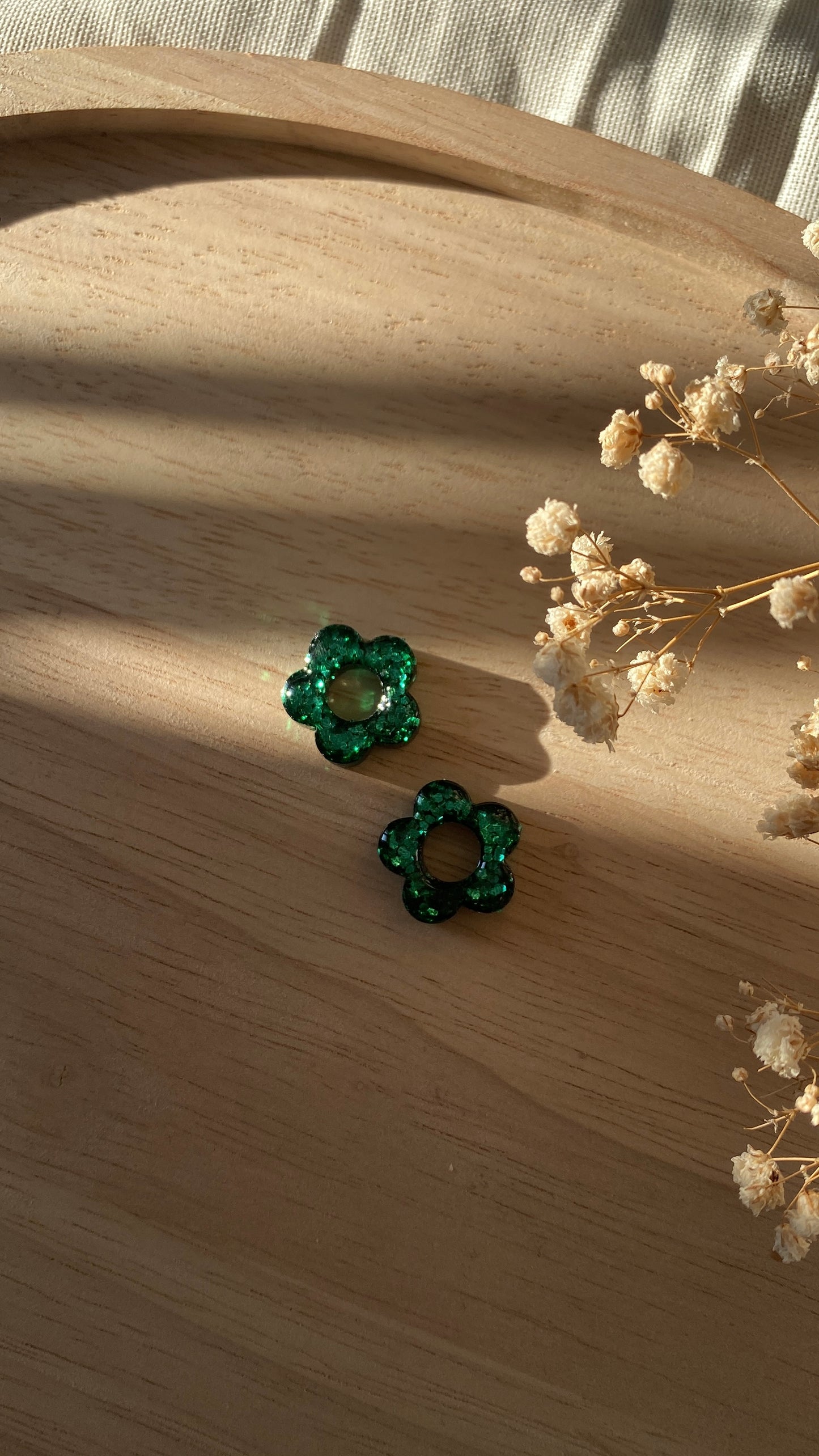 Fleurs paillettes vertes